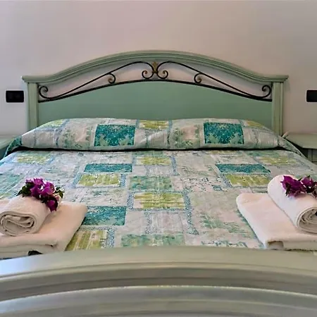 Apuana Bed & Breakfast 3*