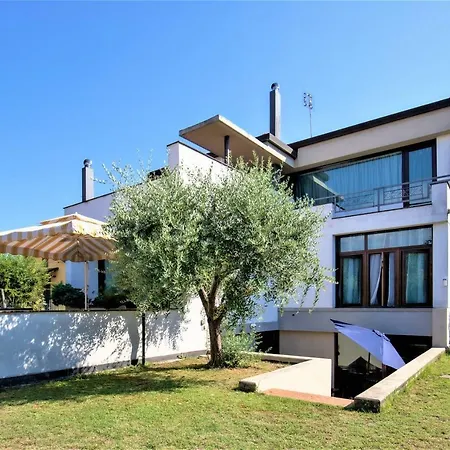 Apuana Bed & Breakfast