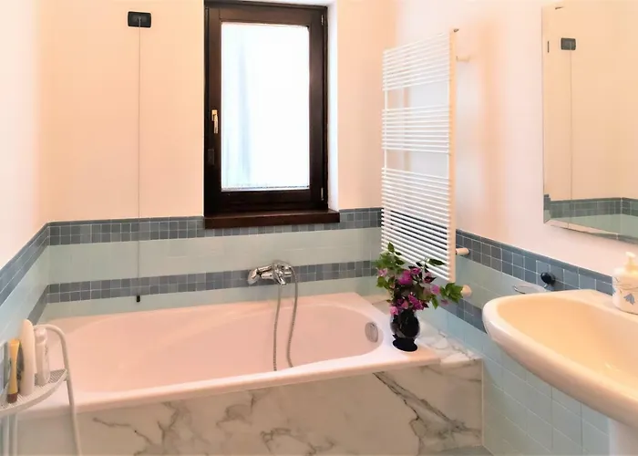 住宿加早餐酒店 Apuana 马瑞纳迪卡拉拉